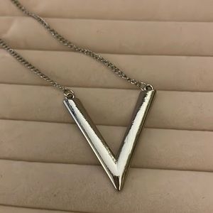 Silver V necklace